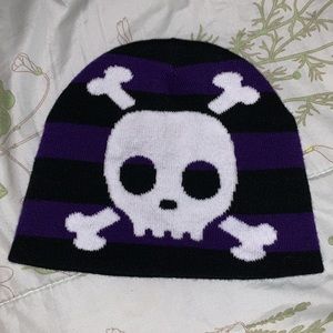 SKULL BEANIE NEVER WORN BEFORE !!!